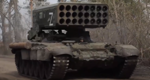 Ένα από τα πιο επικίνδυνα ρωσικά μη πυρηνικά όπλα καταστρέφει αποθήκες όπλων και ουκρανικές θέσεις, vid