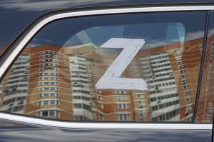 Επικό ΒΙΝΤΕΟ των Ρώσων: Αλλάζουν πινακίδες στις περιοχές που καταλαμβάνουν