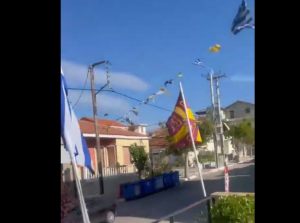 Τούρκος τικτόκερ στην Ελλάδα νευριάζει με τις βυζαντινές σημαίες: «Πήραμε την Πόλη το 1453», vid