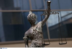 Η πρόεδρος του Περού καταθέτει για το σκάνδαλο με τα ακριβά ρολόγια και τα κοσμήματα