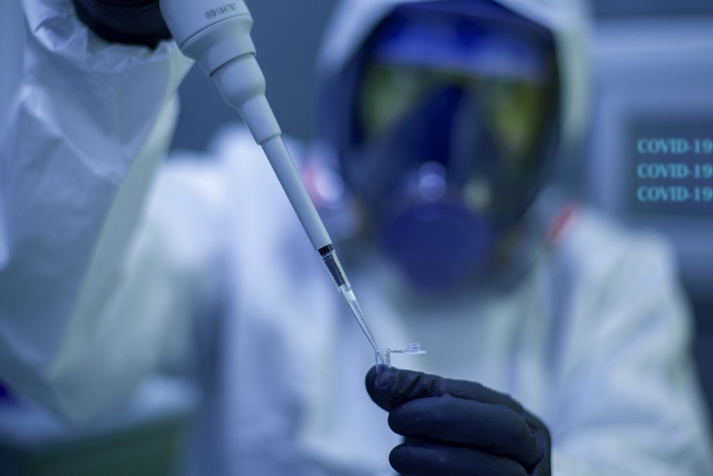 Εμβόλια-αυτοκόλλητα με μικροβελόνες χρηματοδοτούμενα από τον Gates – Δοκιμές σε μωρά 9 μηνών!!!