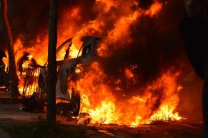 Τι συμβαίνει στη Γαλλία;;; Πρόκειται για αυθόρμητη λαϊκή εξέγερση ή μήπως στοχευμένη πρόκληση αναταραχής; (video)
