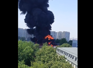Μαύροι καπνοί “πνίγουν” τη Μόσχα;; Τι συνέβη; – vid