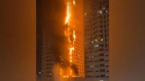Κόλαση φωτιάς σε 36ώροφο ουρανοξύστη – ΒΙΝΤΕΟ