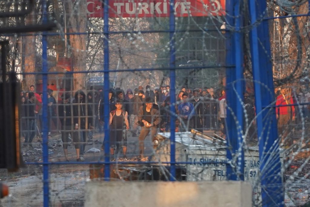 Έβρος: Πέρασαν στην Ελλάδα οι 80 αλλοδαποί – Επικοινωνία Αθήνας-Άγκυρας, vid