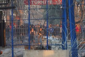 «Πού είναι η προστασία;;»: Εβρίτες στην Εγνατία διαμαρτύρονται για τις ορδές αλλοδαπών, vid