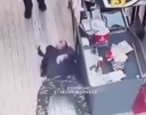 Σαν να βλέπουν κάτι πριν χάσουν τις αισθήσεις τους!!! Φρικιαστικό ΒΙΝΤΕΟ