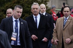 Προειδοποίηση Κένεντι: Ο κόσμος βρίσκεται ακόμα μία φορά σε πολεμικό σταυροδρόμι, vid