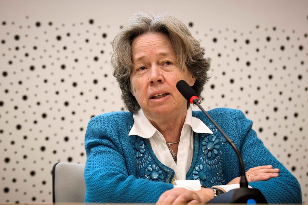 «Θα έχουμε περισσότερους καρκίνους»: ΣΟΚ από τη Λινού των εμβολίων για την 13ωρη εργασία, vid