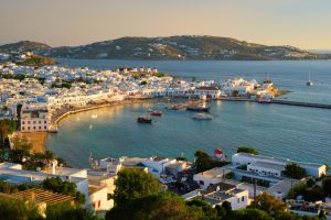 Γέμισε λύματα ο δρόμος στο παλιό λιμάνι της Μυκόνου – Απίστευτες εικόνες (video)