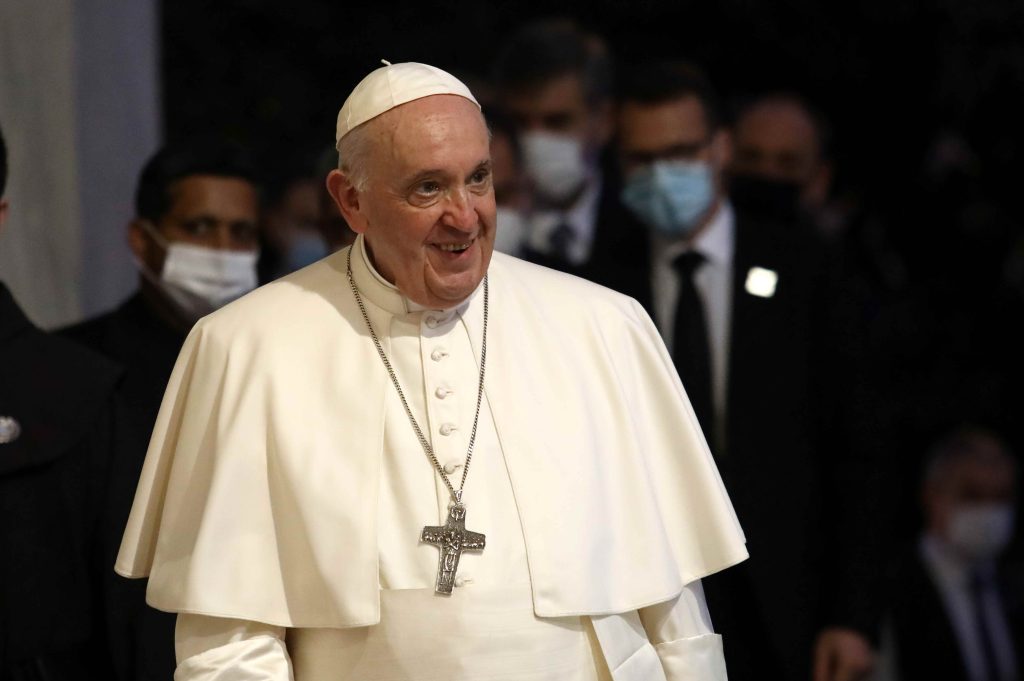 Πάπας Φραγκίσκος: Η Καθολική Εκκλησία θα μπορούσε να ευλογήσει ομόφυλα ζευγάρια