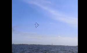 Όταν πηγαίνετε για ψάρεμα στην Κρονστάνδη κοντά στην Αγία Πετρούπολη, τι βλέπετε;;;