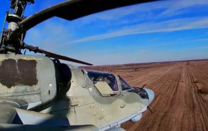 ΒΙΝΤΕΟ ρωσικού ΥΠΑΜ: Ka-52 και πυροβολικό καταστρέφουν ουκρανικά οχήματα