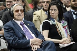 «Σόρος και Σβαμπ γεμίζουν την Ευρώπη με αλλοδαπούς»! ΒΙΝΤΕΟ «συναγερμού»