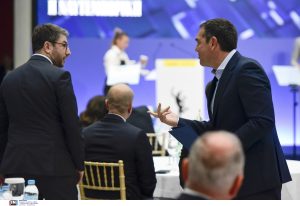 Kαι ξαφνικά «επίθεση» Τσίπρα κατά Ανδρουλάκη
