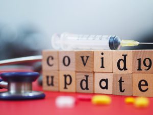 Εμβόλια: «Δώστε βάρος στους άνω των 60 και στις εγκύους από φθινόπωρο», λένε τώρα στα κράτη