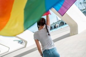 Drag Queen…χτυπάει Δήμαρχο στις ΗΠΑ!! Το ΒΙΝΤΕΟ που κάνει θραύση
