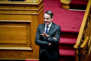 Μητσοτάκης σε ΣΥΡΙΖΑ: «Κινδυνεύετε να γίνετε κόμμα Black Friday, μείον 50%», vid