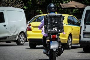 Καύσωνας: Έκτακτα μέτρα για τον ιδιωτικό τομέα -Υποχρεωτική παύση εργασιών και τηλεργασία