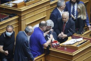 Τα…περαστικά Μητσοτάκη σε Κουτσούμπα για τη μέση του: «Αλλά αυτοί είστε», vid