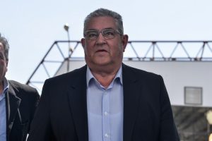 «Και ας κλαίνε κι οι γαϊδάροι κοκκίνησε και το Χαϊδάρι»: Το «έλα να δεις» με το τραγούδι του ΚΚΕ, vid