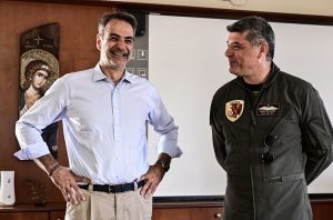 Τρεις μέρες πριν την πτώση του Canadair ο Μητσοτάκης είχε επισκεφτεί τους πιλότους – ΒΙΝΤΕΟ