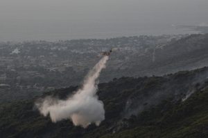 Καλαμάτα: Σε εξέλιξη φωτιά στην περιοχή Αλιμάκι – Επιχειρούν εναέρια μέσα