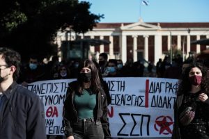 Βουλευτής ΣΥΡΙΖΑ για δίδακτρα στα δημόσια πανεπιστήμοα: «Αν χρειαστεί, γιατί όχι;», vid
