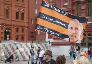 «Δεν τον σιχαθήκατε;;»: Ψηφοφόροι του Πούτιν στην Ευρώπη σοκάρουν δημοσιογράφο, vid