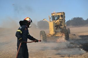 Υπό έλεγχο η φωτιά σε εγκαταλελειμμένο εργοστάσιο στην Κομοτηνή – Ήχησε μήνυμα του 112