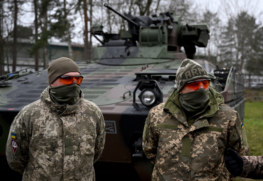 «Άντε γαμ@@»: Ουκρανοί πολίτες βρίζουν στρατιωτικούς του Ζελένσκι, vid