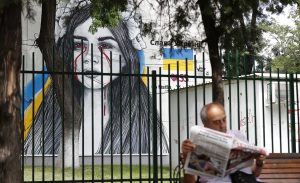 Μέσα στα σκοτάδια αρπάζουν άνδρες και  χτυπούν γυναίκες: Αυτούς αποκαλούμε «ήρωες»; vid