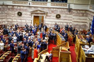 Η επαγγελματική προέλευση, η αναλογία ανδρών-γυναικών και οι πρωτοεκλεγέντες της νέας Βουλής
