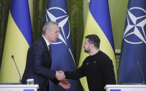 Στο Κίεβο δίπλα-δίπλα με Ζελένσκι ο Γ.Γ. του ΝΑΤΟ, vid