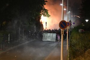 Σοκαριστικά πλάνα από τους γαλλικούς δρόμους! Δείτε τι κάνει ο όχλος, vid