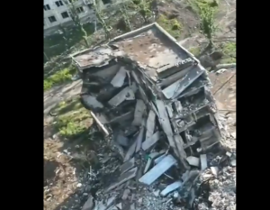 Μόνο τα κουφάρια των κτιρίων έμειναν! Έτσι μοιάζει το Μπακχμούτ σήμερα, vid