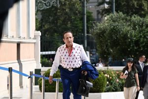 Σπύρος Μπιμπίλας: Τράβηξε την προσοχή στη βουλή – Οι δηλώσεις του