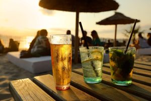 Πρόστιμα σε beach bar στη Ρόδο που είχε…πλωτές ξαπλώστρες