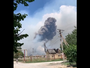 Ουκρανοί ανατίναξαν αποθήκη πυρομαχικών στην Κριμαία – Εκκένωση περιοχών, vid