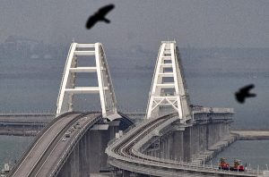 Γιατί γέμισε με καπνούς ξαφνικά η γέφυρα της Κριμαίας; – vid