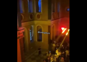 «Συγγνώμη» από τον δήμαρχο Σμύρνης για το πάρτι μέσα σε Ορθόδοξο ναό, vid