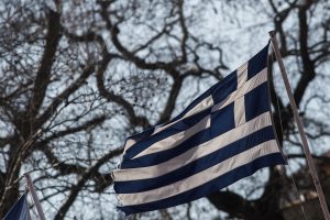 Πάτρα-Αγιασμός υδάτων: Βούτηξαν για τον Σταυρό και είπαν τον Εθνικό Ύμνο, vid