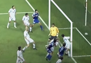Σαν σήμερα η Ελλάδα περνούσε στον τελικό του Euro 2004 με το ιστορικό “χρυσό” γκολ του Δέλλα, vid
