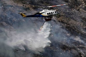 Σε εξέλιξη η πυρκαγιά στην Κάρυστο – Ενίσχυση των πυροσβεστικών δυνάμεων