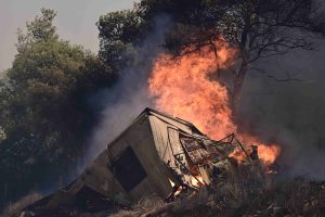 Δήμαρχος Βόλου στο Βελεστίνο: «Φύγετε από εδώ, να σωθεί ο κόσμος, έχει δεξαμενές προπανίου»!!!