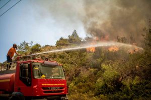Δήμαρχος Ναυπακτίας: «Το μέτωπο της φωτιάς στον Πλατανίτη είναι πολύ δυνατό»