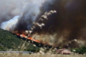 Η νέα έκτακτη ενημέρωση της πυροσβεστικής για τις εξελίξεις στα μέτωπα των πυρκαγιών (video)