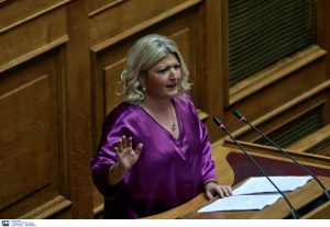 «Αρκετά! Λίγη αξιοπρέπεια, ξεκαβαλικεψτε!»: Της «τρελής» στον ΣΥΡΙΖΑ, νέα ανάρτηση βουλευτή