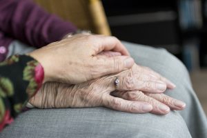 Η υπνηλία στις ηλικιωμένες γυναίκες σχετίζεται με διπλάσιο κίνδυνο άνοιας