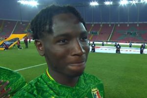 Γέλιο έπιασε ποδοσφαιριστή της Κ23 του Μάλι την ώρα που ακουγόταν ο εθνικός ύμνος.